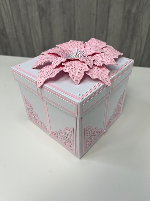 Jamie Rodgers Crafts Frosty Snowflake Corners - Image 4